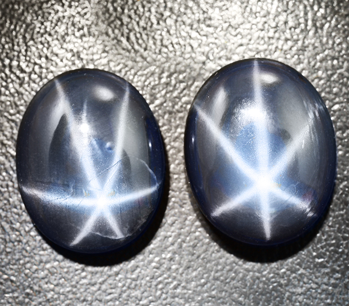 Крупная пара звездчатых сапфиров 24,92 карата
