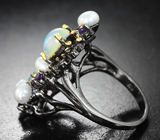 Серебряное кольцо с кристаллическими эфиопскими опалами и жемчугом
