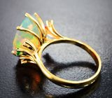 Золотое кольцо с ярчайшим полупрозрачным ограненным эфиопским опалом, цаворитом, оранжевым сапфиром и бриллиантами