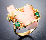 Массивное золотое кольцо с натуральным крупным solid кораллом 25,02 карата, цаворитами и бриллиантами