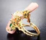 Массивное золотое кольцо с натуральным крупным solid кораллом 25,02 карата, цаворитами и бриллиантами