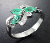 Прелестное серебряное кольцо с яркими «неоновыми» изумрудами Серебро 925