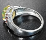 Серебряное кольцо с кристаллическим эфиопским опалом 1,22 карата и родолитами