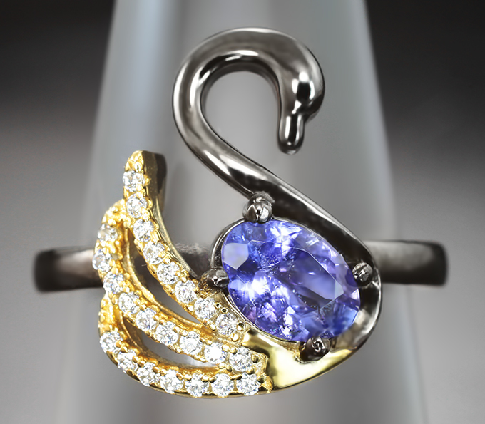 Изысканное серебряное кольцо «Лебедь» с танзанитом