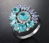 Шикарное серебряное кольцо с голубым апатитами и танзанитами 