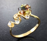 Золотое кольцо с полихромным андалузитом 0,95 карата и лейкосапфирами