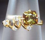 Золотое кольцо с полихромным андалузитом 0,95 карата и лейкосапфирами Золото