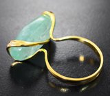 Золотое кольцо с крупным кабошоном уральского изумруда 16,44 карат и лейкосапфирами