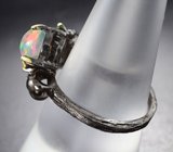 Серебряное кольцо с кристаллическим эфиопским опалом 1,62 карата, диопсидами и бесцветным кварцем