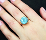 Серебряное кольцо с голубым топазом лазерной огранки 10,55 карата, родолитами и синими сапфирами Серебро 925