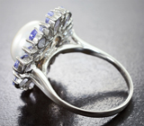 Эффектное серебряное кольцо с жемчужиной и танзанитами