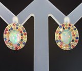 Праздничные серебряные серьги с эфиопскими опалами и разноцветными сапфирами бриллиантовой огранки