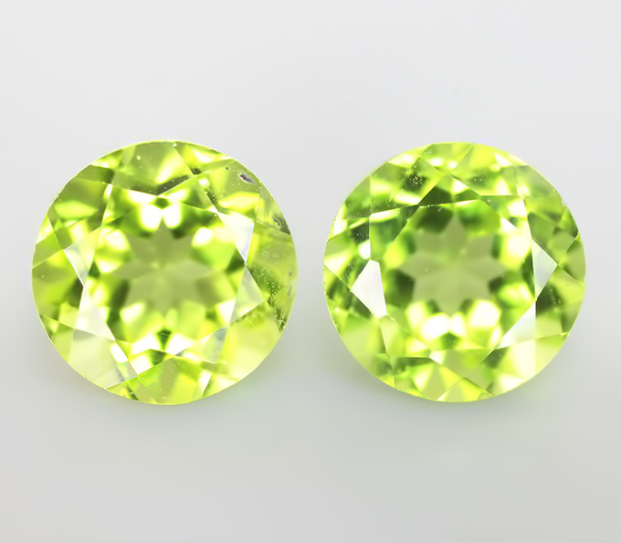 Пара перидотов 3,53 карата