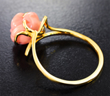 Золотое кольцо с резным solid кораллом 5,09 карата