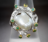 Серебряное кольцо с жемчужиной барокко и изумрудами