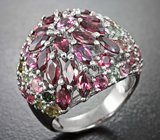 Роскошное серебряное кольцо с родолитами и разноцветными турмалинами