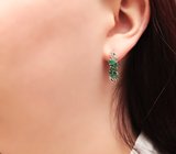 Великолепные серебряные серьги с яркими изумрудами и желтыми сапфирами