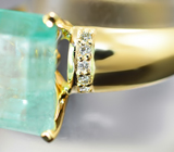 Золотое кольцо с полихромым уральским изумрудом 4,28 карата и бриллиантами Золото