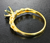 Золотое кольцо с уральским александритом высоких характеристик 0,63 карата и бриллиантами Золото