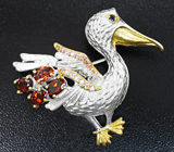 Серебряная брошь «Пеликан» с родолитами
