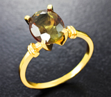 Золотое кольцо с полихромным андалузитом 1,71 карата