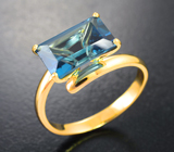 Золотое кольцо с насыщенно-синим топазом 3,79 карата