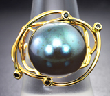 Золотое кольцо с крупной цветной жемчужиной 21,9 карата и черными шпинелями Золото