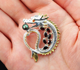 Серебряная брошь/кулон «Дракон» с цветной жемчужиной и альмандинами гранатами