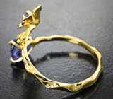 Золотое кольцо с яркими танзанитами 2,02 карата и бриллиантом Золото