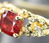 Золотое кольцо с редкой красно-оранжевой шпинелью 1,58 карата и бриллиантами Золото