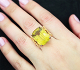 Серебряное кольцо с лимонным цитрином авторской огранки 14,96 карата и золотистыми сапфирами