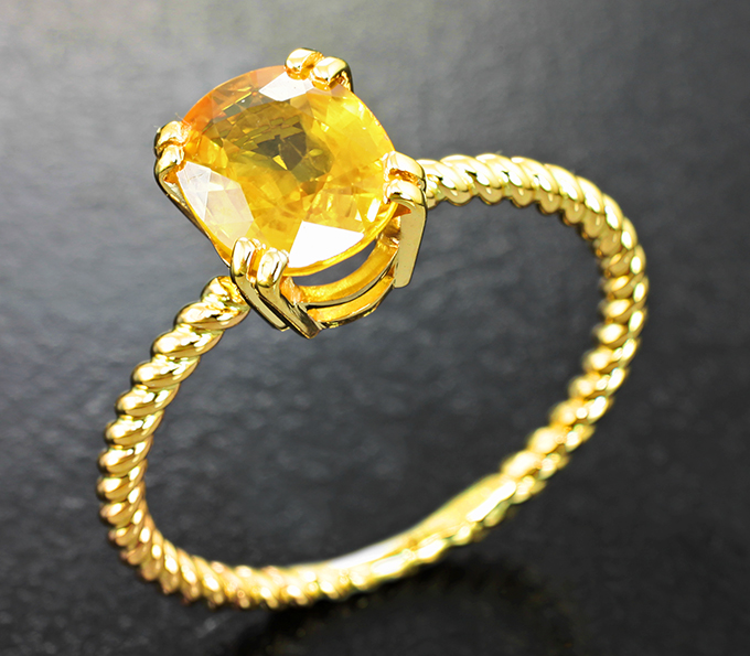 Золотое кольцо с редким желтым сапфиром 1,66 карата