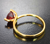 Золотое кольцо с редкой яркой шпинелью 1,37 карата и бриллиантами Золото