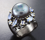 Серебряное кольцо с цветной жемчужиной и танзанитами