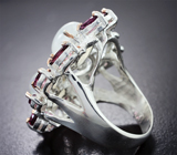 Серебряное кольцо с лунным камнем 3,87 карата и родолитами