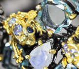 Серебряный браслет с резным аметистом 63,3 карата, голубыми топазами, лунным камнем, танзанитами и синими сапфирами