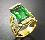 Золотое кольцо с крупным сочно-зеленым турмалином 15,22 карата и бриллиантами