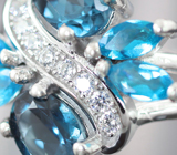 Эффектное серебряное кольцо с насыщенно-синими топазами и «неоновыми» апатитами Серебро 925