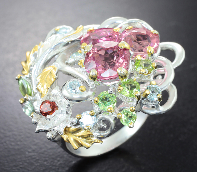 Серебряное кольцо с разноцветными турмалинами, перидотами и голубыми топазами