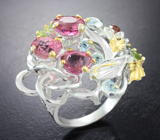 Серебряное кольцо с разноцветными турмалинами, перидотами и голубыми топазами