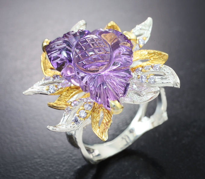 Серебряное кольцо с резным аметистом