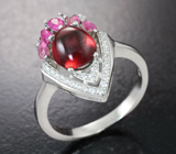 Серебряное кольцо с родолитом гранатом и пурпурно-розовыми сапфирами