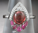 Серебряное кольцо с родолитом гранатом и пурпурно-розовыми сапфирами Серебро 925