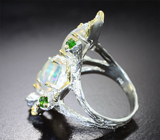 Серебряное кольцо с кристаллическими эфиопскими опалами и диопсидами