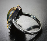 Серебряное кольцо с кристаллическим черным опалом 6,19 карата и сапфирами