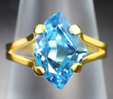 Золотое кольцо с голубым топазом авторской огранки 4,77 карата