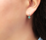 Золотые серьги с «неоновыми» уральскими изумрудами высокой чистоты 1,05 карата Золото