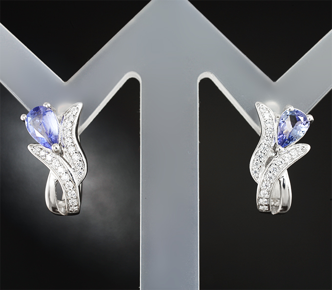 Прелестные серебряные серьги с танзанитами 