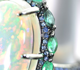 Серебряное кольцо с кристаллическим эфиопским опалом 17 карат, изумрудами и синими сапфирами бриллиантовой огранки Серебро 925