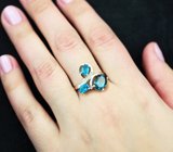 Серебряное кольцо с насыщенно-синим топазом и «неоновыми» апатитами
